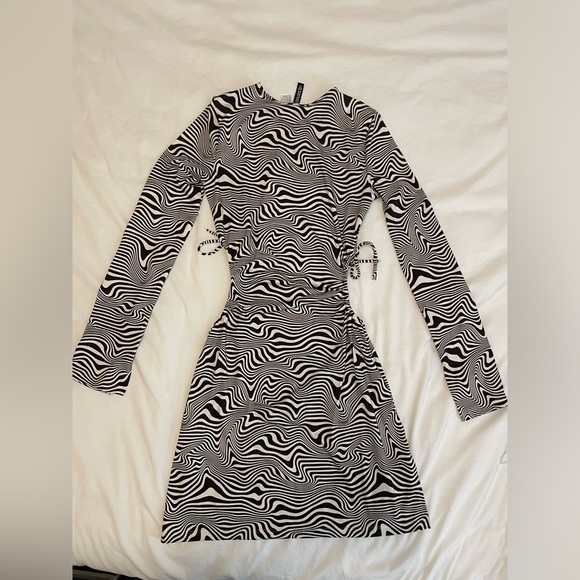 H&M Brown and White Pattern Dress - Picture 2 of 3